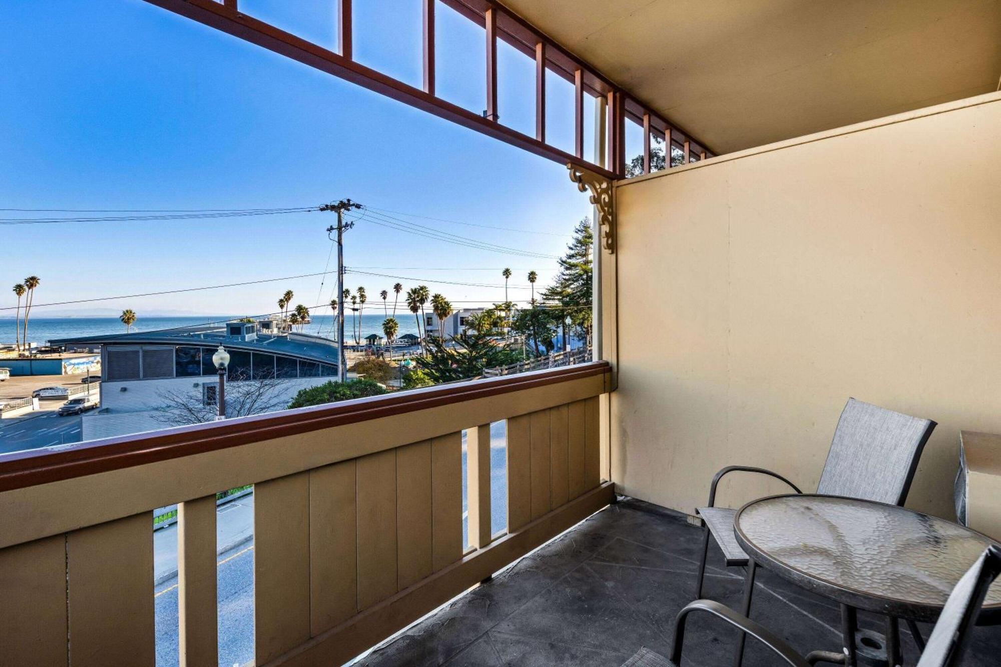 Howard Johnson By Wyndham Santa Cruz Beach Boardwalk Dış mekan fotoğraf