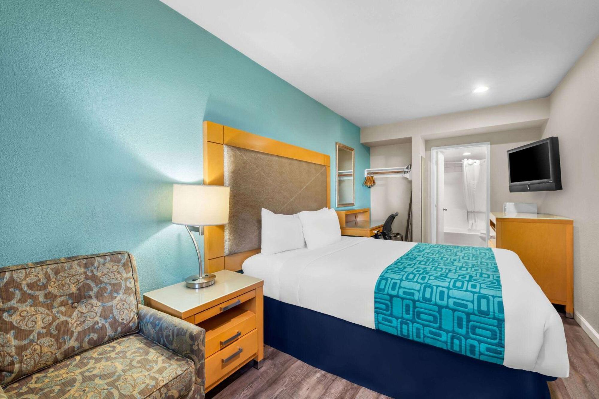 Howard Johnson By Wyndham Santa Cruz Beach Boardwalk Dış mekan fotoğraf