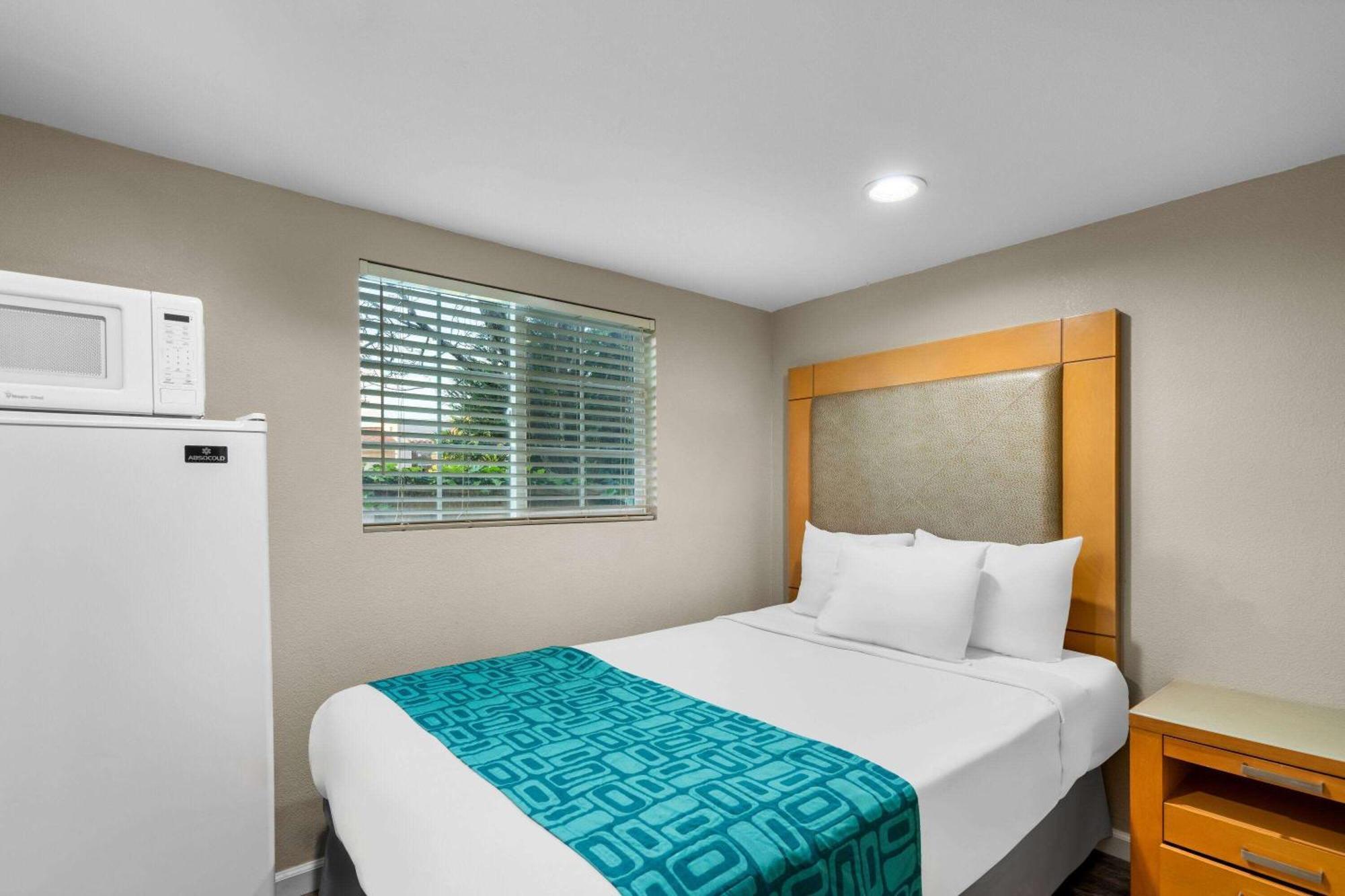 Howard Johnson By Wyndham Santa Cruz Beach Boardwalk Dış mekan fotoğraf