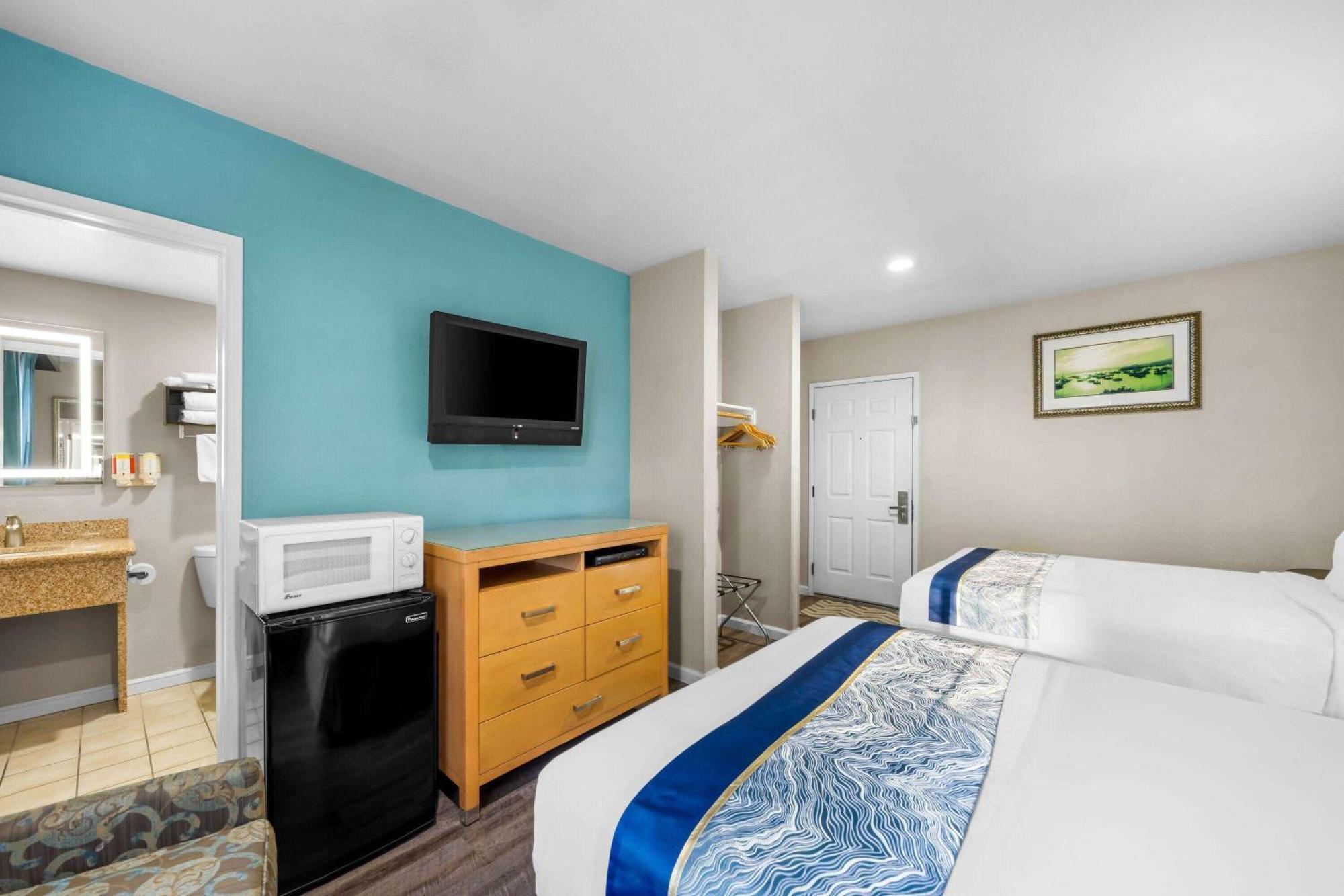Howard Johnson By Wyndham Santa Cruz Beach Boardwalk Dış mekan fotoğraf