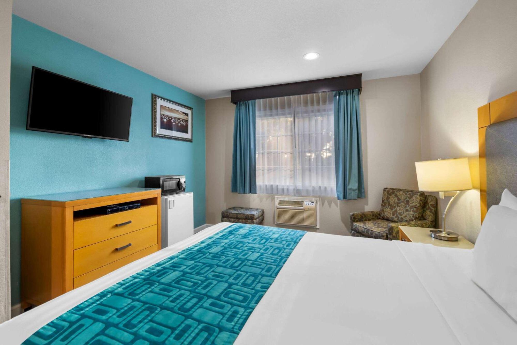 Howard Johnson By Wyndham Santa Cruz Beach Boardwalk Dış mekan fotoğraf