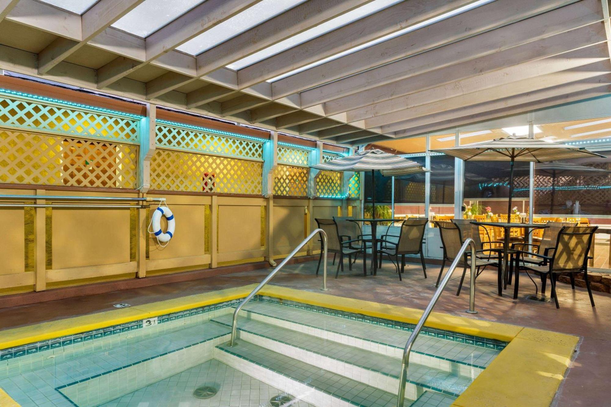 Howard Johnson By Wyndham Santa Cruz Beach Boardwalk Dış mekan fotoğraf